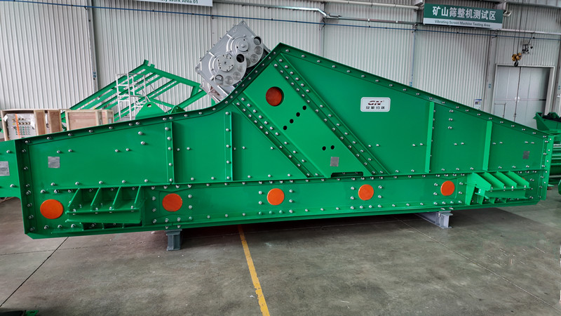 20260618 Large linear vibrating screen 1
